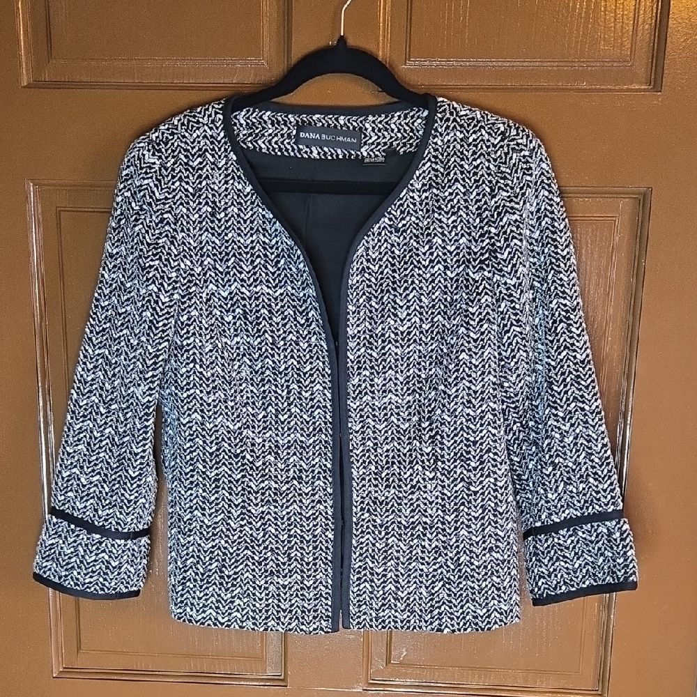 Dana Buchman-Blk/gray/white tweed short jkt. Sz 10.